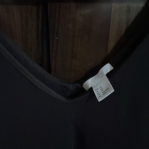 H&M cute spaghetti top with lining , black, Size XS - Picture 3 of 5